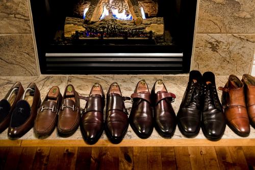 A férfiaknak is szükségük lehet - 4 cipőtípus, amelyet minden férfinak be kell szereznie – többféle cipőre.